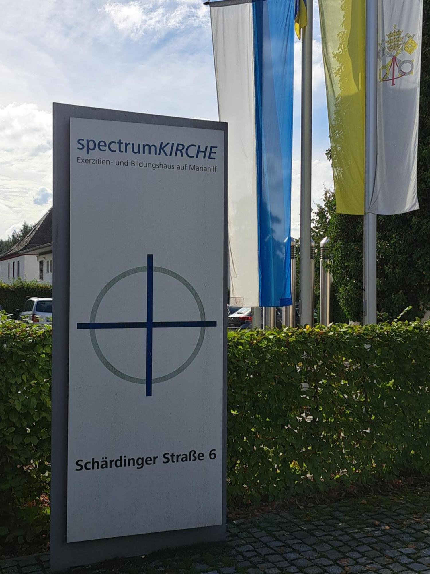 Spectrum Kirche Exerzitien-Und Bildungshaus Auf Mariahilf 파사우 외부 사진